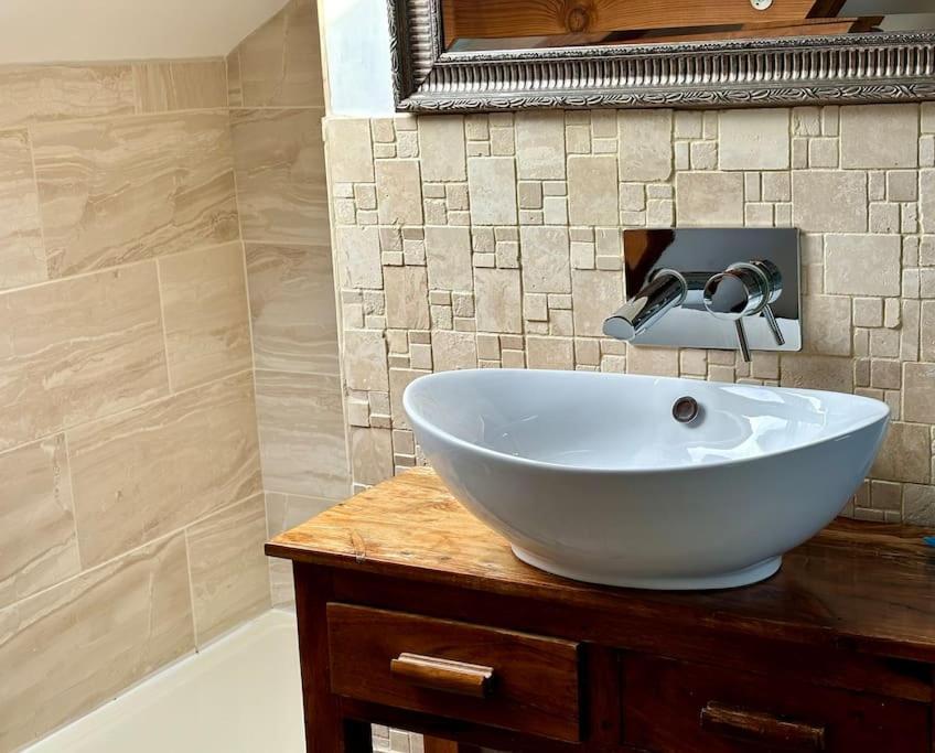 Little Bream - Pretty Cosy Cottage, Sea Views, Walk To The Beach Mawnan Smith Exterior foto